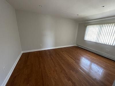 5th image of 294 Weed Ave Floor 2
