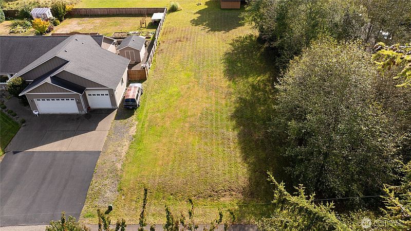 2nd image of 901 Dewitt Drive