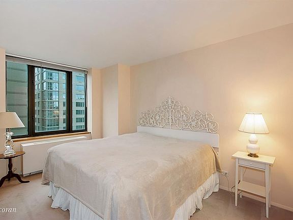 4th image of 161 W 61st St Unit 14-15A