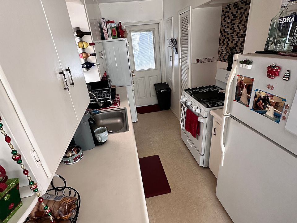 1st image of 738 Brighton Ct