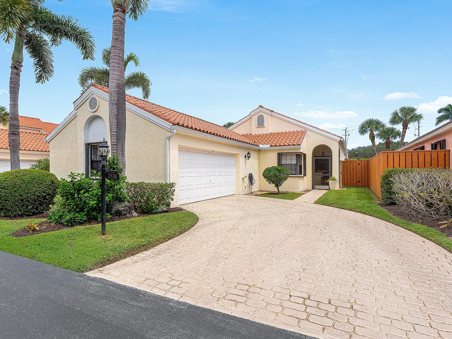 3 bed, 2.0 bath, 1719 sqft, $8,000 — Photo 2