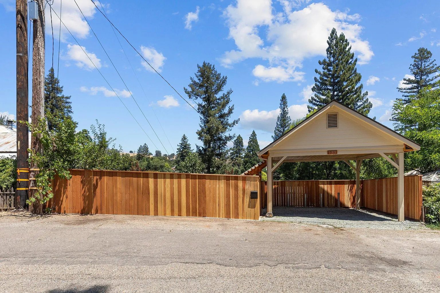 133 Badger Rd photo 1