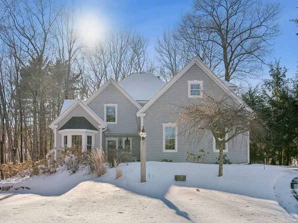 25 Lower Falls Road, Falmouth, ME 04105