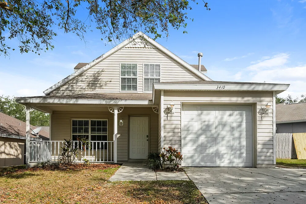 4 bed, 2.0 bath, 1462 sqft, $2,195 — Photo 1