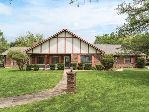 1219 Kiowa Dr E, Lake Kiowa, TX 76240
