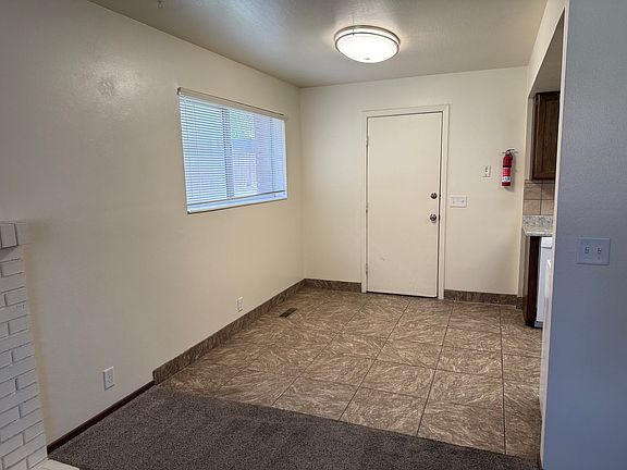 5th image of 516 E Leona Ln