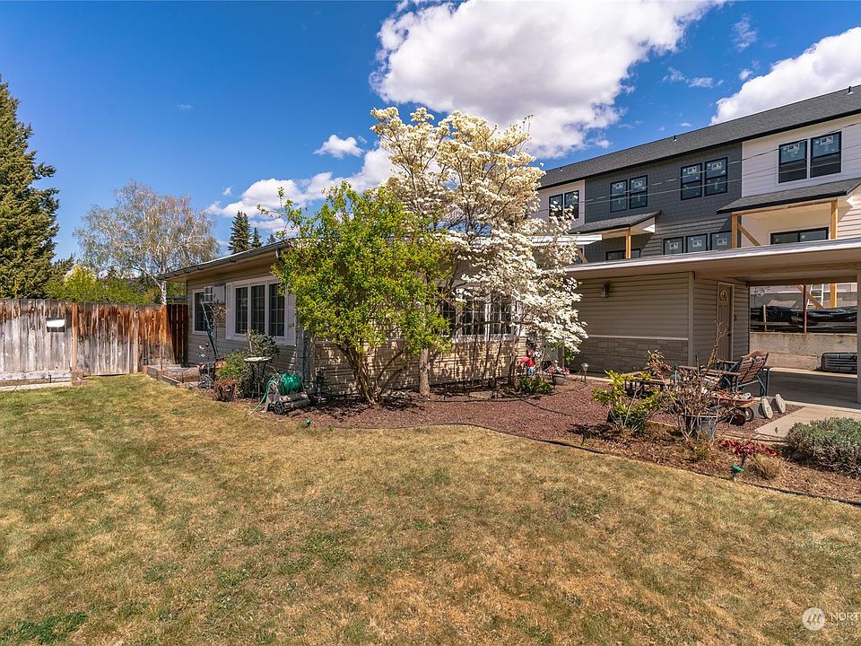 1st image of 300 13th Street NE