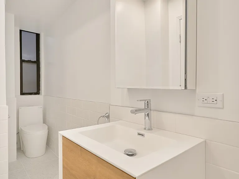 600 W 111th St #4G1 — Photo 10