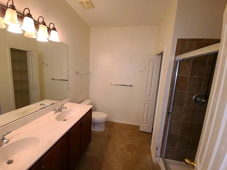 1422 NE 10th St — Photo 14
