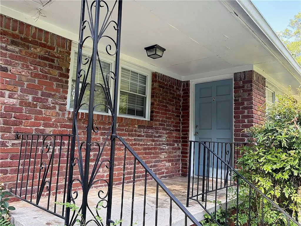 2 bed, 1.0 bath, 800 sqft, $1,700 — Photo 2