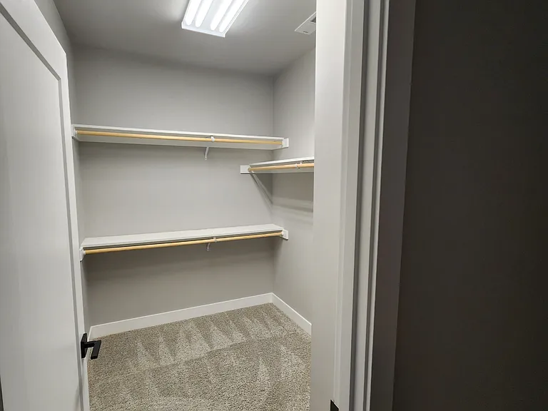 209 Rainier Dr — Photo 15