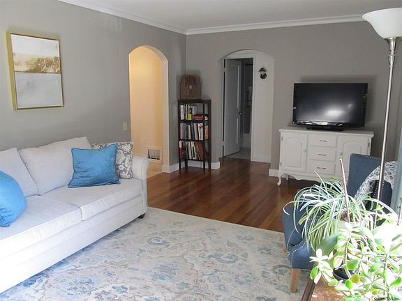 4th image of 90 Webster Ave