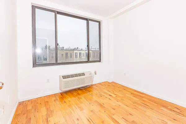 Rented by MySpaceNYC | media 24