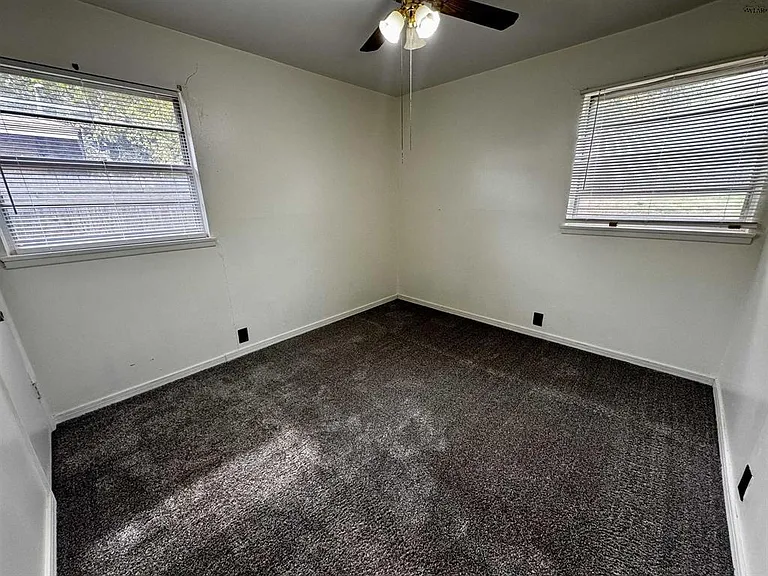 1504 Red Fox Rd — Photo 11