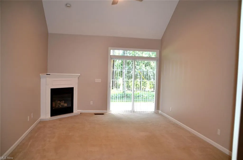 3 bed, 2.5 bath, 1711 sqft, $2,600 — Photo 4