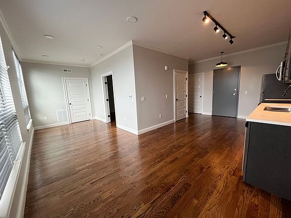 4th image of 605 Campbell Ave SE #205