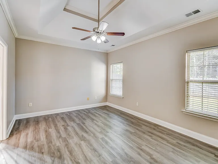 600 Waterford Ln — Photo 9