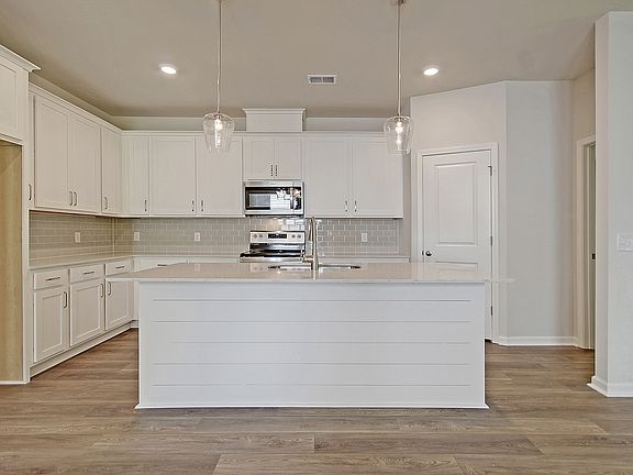 Strawberry Station - Hartwell Interior Image 3