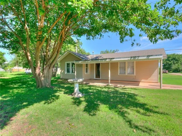 101 N Walnut St #1/2, Crescent, OK 73028