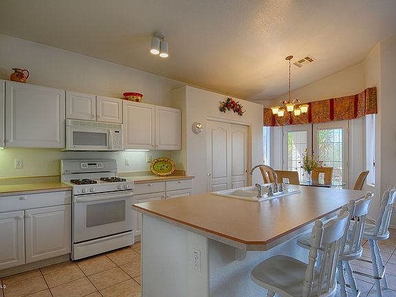 2nd image of 2322 N Malachite Cir