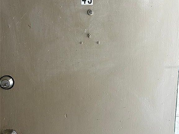 2nd image of 1229 Kennedy Rd #43