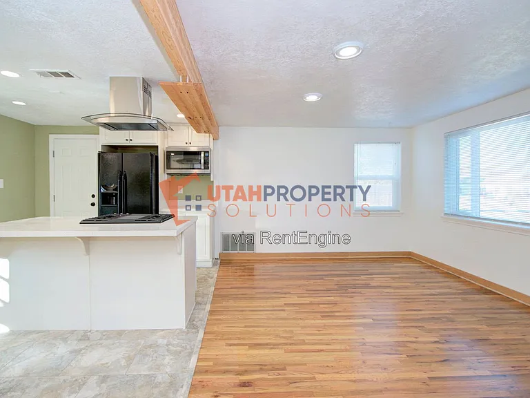 860 E Vics Rd — Photo 9