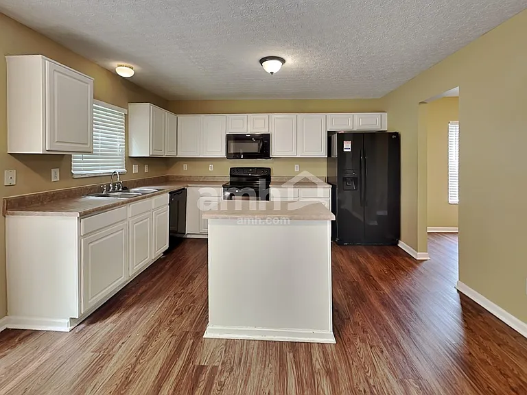 665 Norfolk Sq N — Photo 3