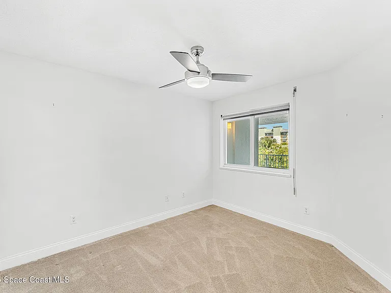 210 24th St #301 — Photo 25