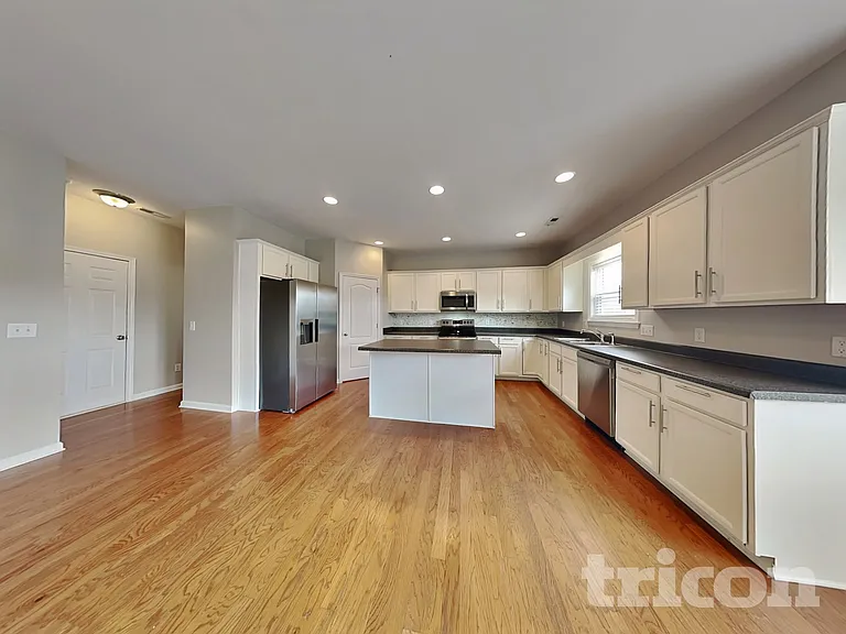 527 W Saddletree Dr — Photo 5