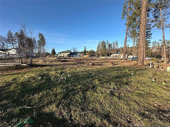 3rd image of 1805 Stark Ln