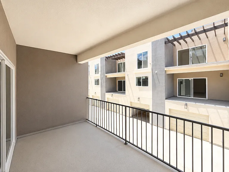 38206 Sierra Hwy — Photo 9