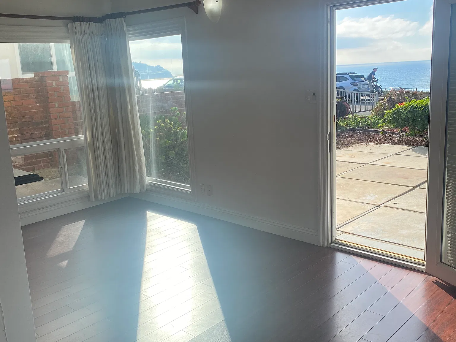 2 bed, 1000 sqft, $4,900 — Photo 3