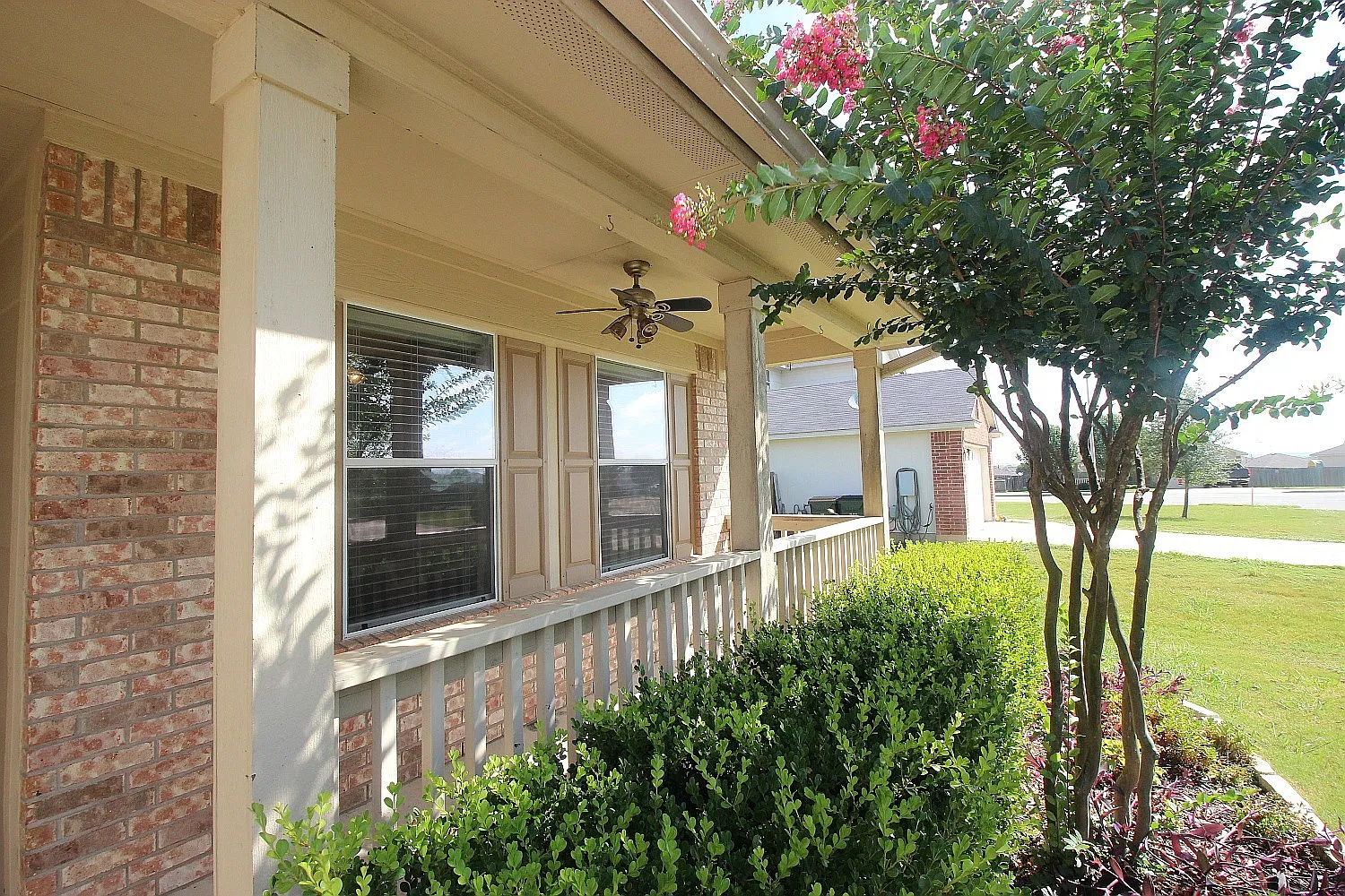 Open Floor Plan, Single Story — Photo 3