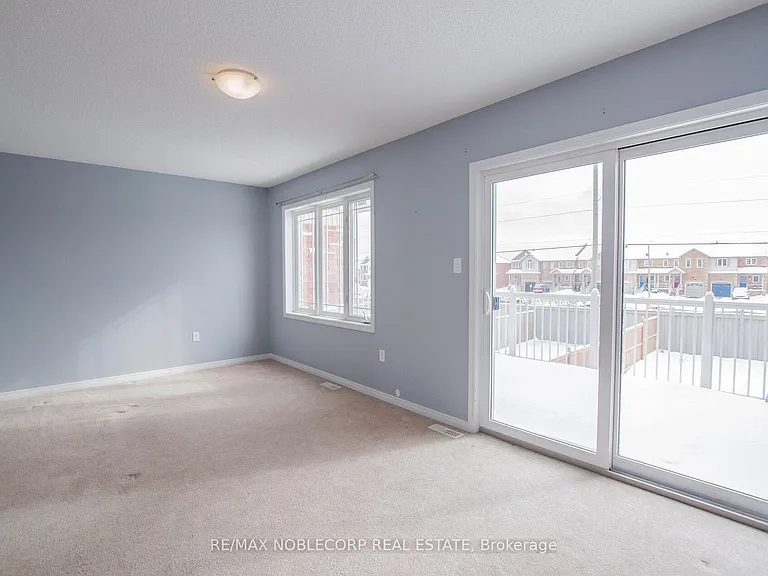 1287 Coleman Cres — Photo 10