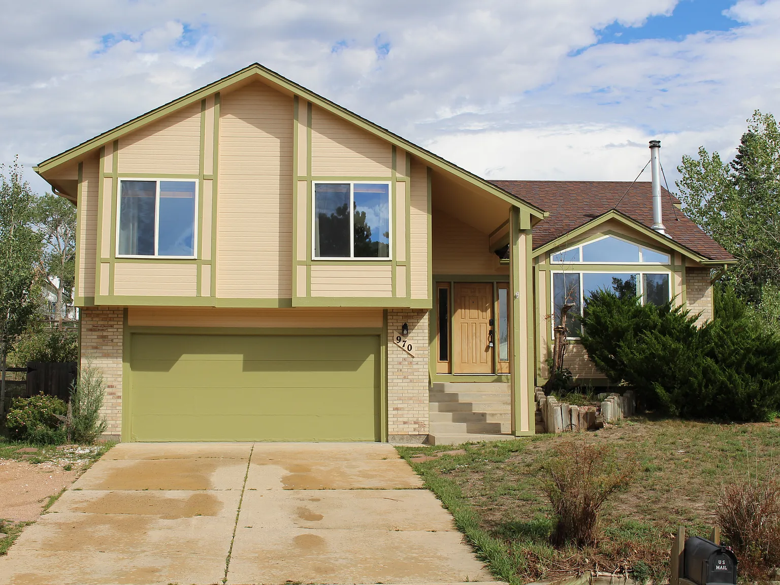 4 bed, 2018 sqft, $2,500 — Photo 2