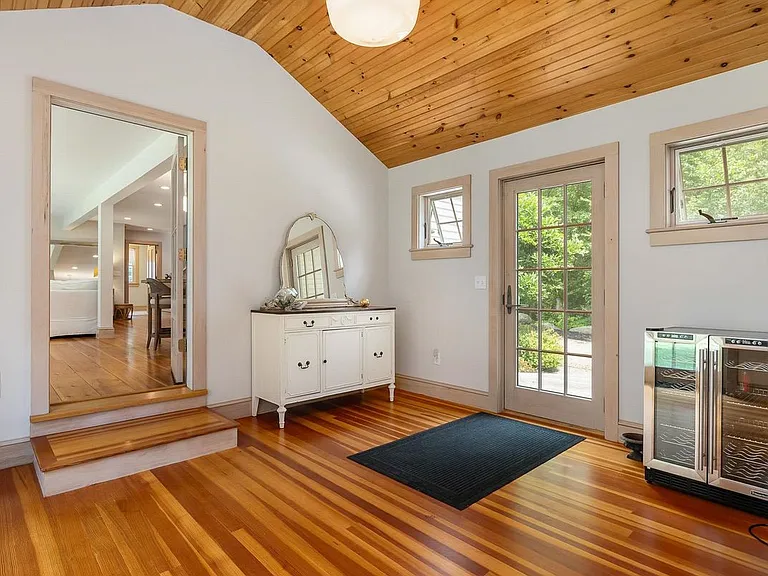 71 W Atlantic Ave — Photo 2