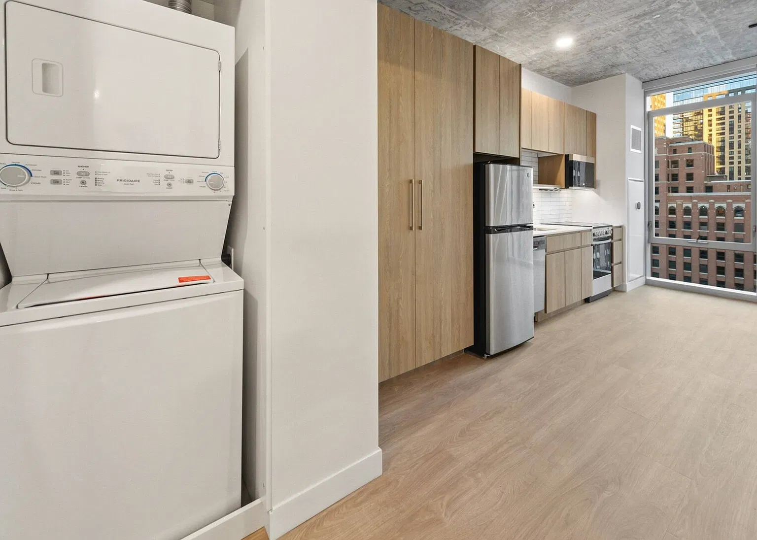 Studio, 527 sqft, $2,571 — Photo 4