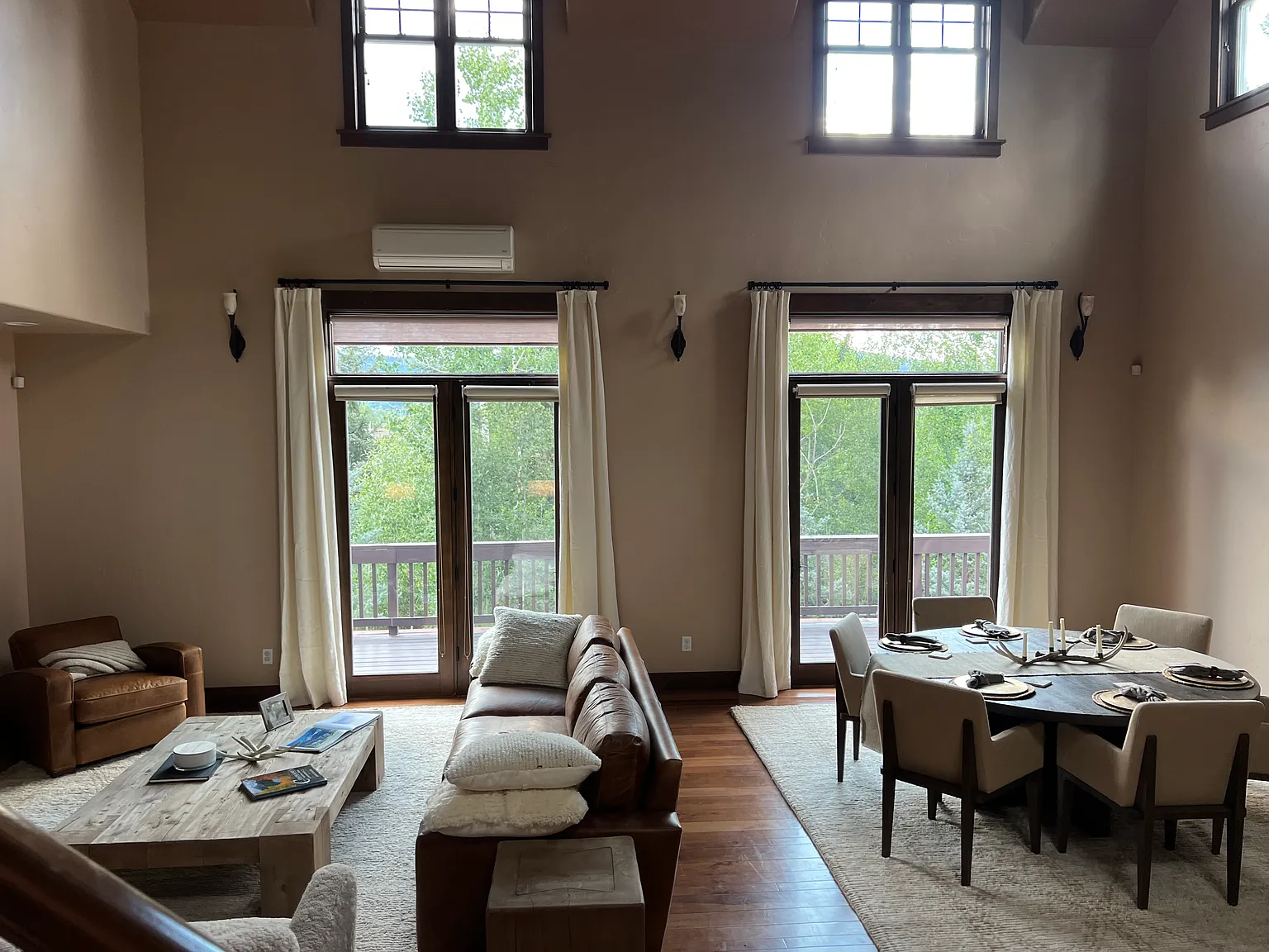 5 bed, 4600 sqft, $14,000 — Photo 3