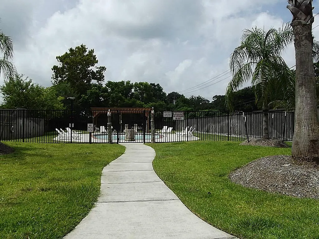 2 bed, 2.0 bath, 1344 sqft, $2,200 — Photo 2