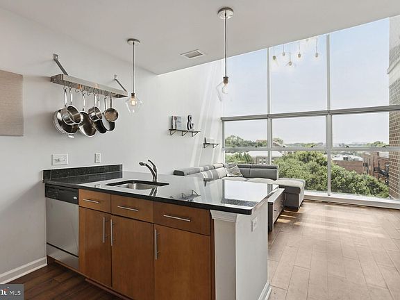 2nd image of 444 W Broad St Unit 619