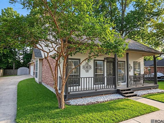 2nd image of 32495 Magnolia Ct