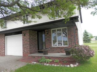 1253 Cold Spring Rd, Neenah, WI 54956