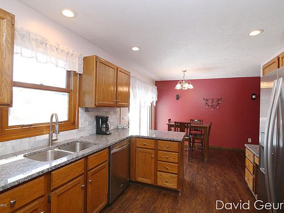 3rd image of 13310 Pineoak Dr