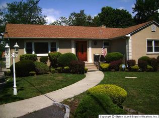 1600 Forest Hill Rd, Staten Island, NY 10314