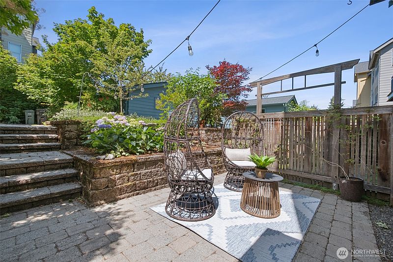 3rd image of 2804 S Columbian Way