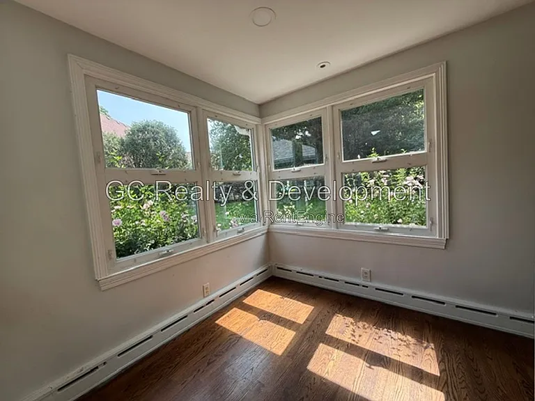 255 Crest Rd — Photo 8