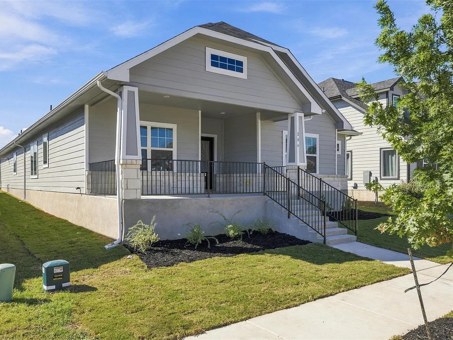 4 bed, 2.0 bath, 1870 sqft, $2,300 — Photo 3