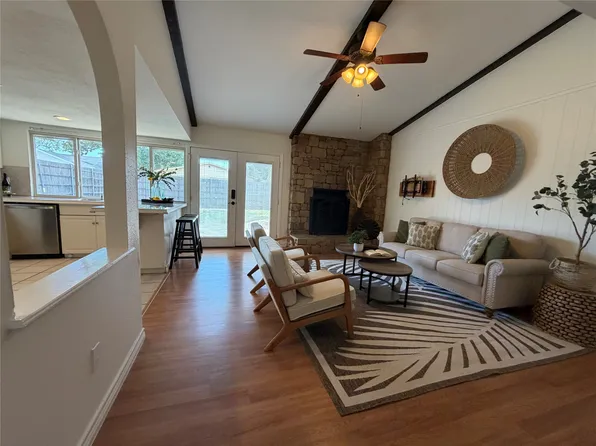 1332 Cherry Hill Ln, Lewisville, TX 75067