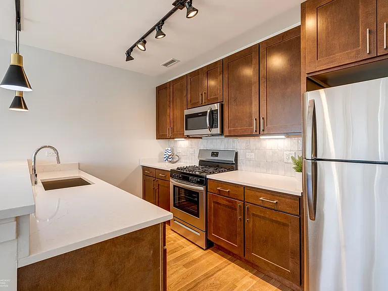 2740 N Spaulding Ave — Photo 4