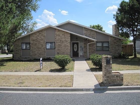 1st image of 202 Zinnia Dr